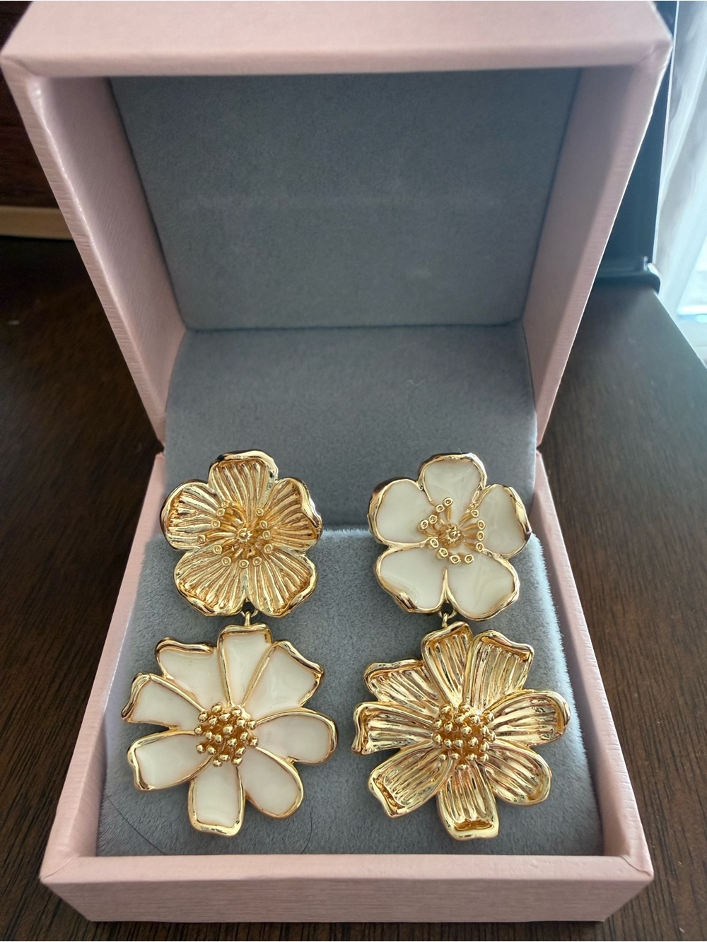 New Anabel Aram Wildflowers Mixed Drop Earrings Gold and Ivory